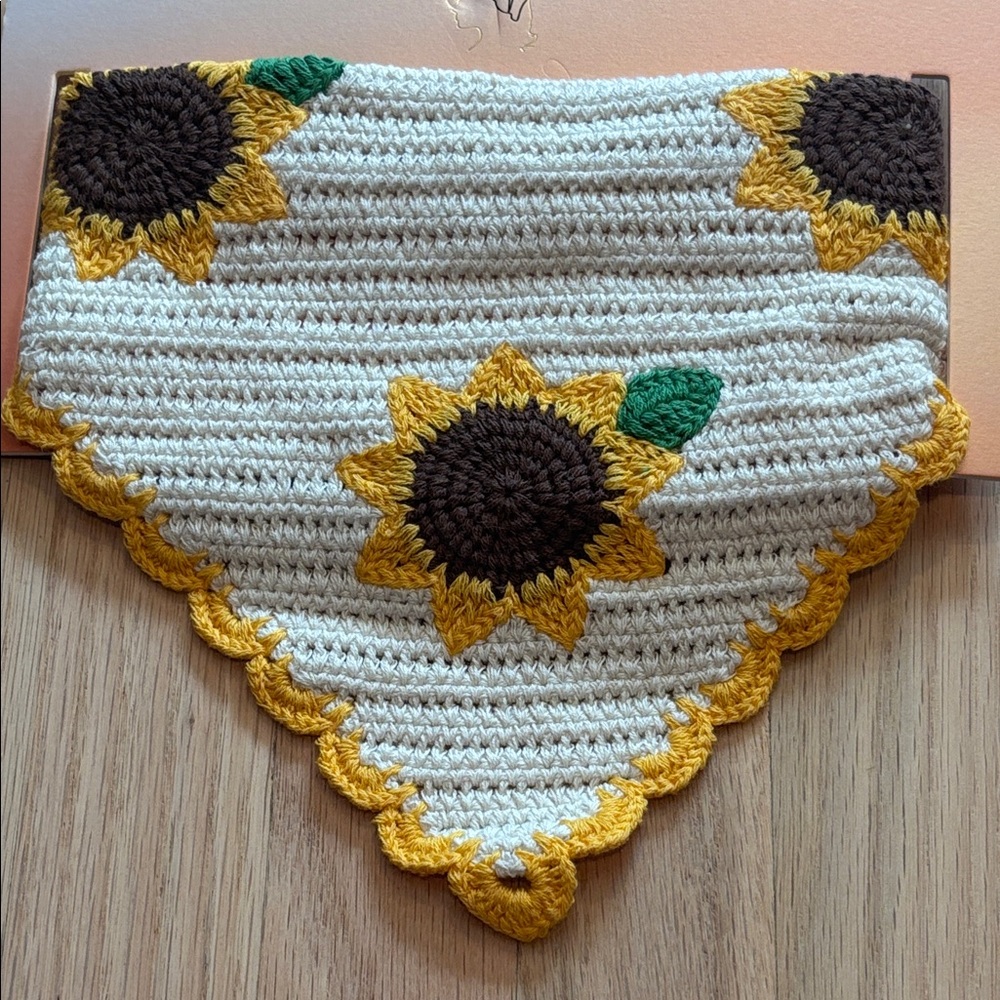 NWT Piper K Sunflower Crochet Bandana in Cream and yellow